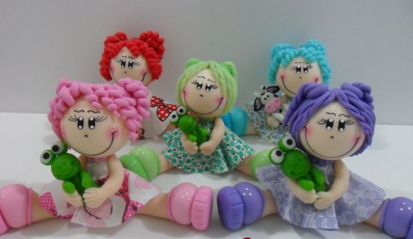 BONECA FOFINHA SENTADA